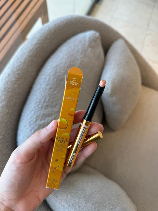 Juicy Fizz Long Lasting Eyeshadow Stick 02 Gold Honey / Kiko Milano
