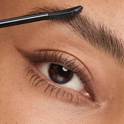 Emma Roberts x Kiko Milano Lamin-Eyes Liquid Brow Wax / Kiko Milano